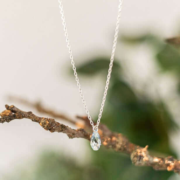 Crystal drop necklace with elegant style