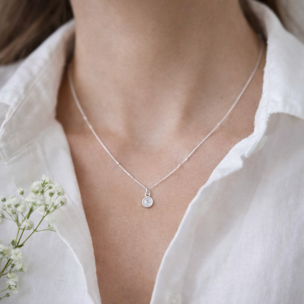 Why a Silver and Moonstone Necklace is the Perfect Choice for Everyday Wear