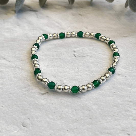 Handmade green agate gemstone bracelet with sterling silver beads and daisy spacers – a stretch bead bracelet designed for stacking, gifting, or everyday crystal jewellery wear.